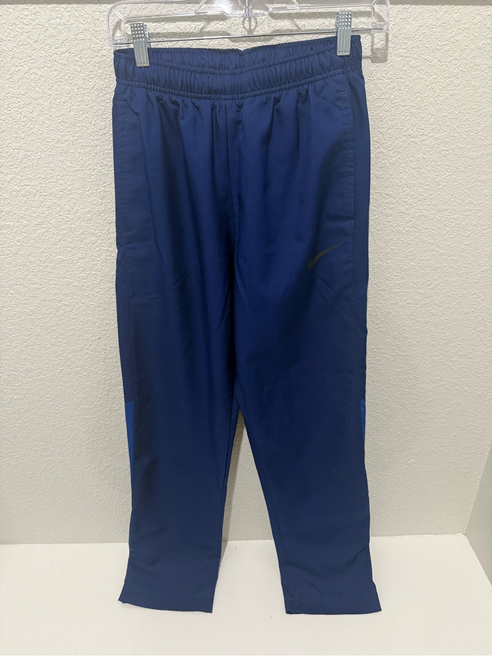 Nike Men’s Dark Blue Athletic Joggers with Subtle Swoosh
